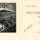 Němec Václav: titulní list básnické sbírky Přes kořeny neseno, vydané v Č. Budějovicích 1940 s dřevorytem Bedřicha Waldaufa; SOkA.