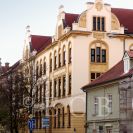 Odborné školy: Střední zdravotnická škola a Vyšší zdravotnická škola na Husově třídě; foto I. Hajn 2005.