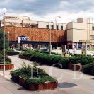 Obchodní domy: obchodní dům Prior; foto O. Sepp 1998.