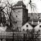 Opevnění města: hradební věž Železná panna na nábřeží Malše, 1955, sbírka J. Dvořáka; SOkA.