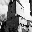 Opevnění města: monumentální Rabenštejnská věž, někdejší součást opevnění, 1981; archiv Pavel Šafr.