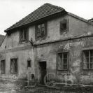 Panská ulice: dům č. 11, stav fasády domu v roce 1965 před opravou, foto P. Špandl; SOkA.
