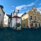 Panská ulice: dům č.p. 173 přiléhá k bývalým městským hradbám, má pavlač vzniklou z hradebního ochozu a je nejužším domem ve městě; foto Nebe 2025.