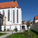 Parky a zahrady: zahrada pod Bílou věží dominikánského konventu po úpravě 2015—2020; foto Nebe 2022.