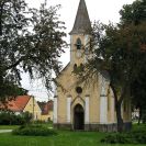 Planá: kaple na návsi; foto K. Kuča 2005.
