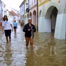 Povodně: zatopené ulice v historickém centru města, foto 13. 8. 2002 J. Sýbek; archiv R. Gális.