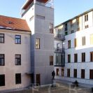 Radnice: nově upravené nádvoří radnice se sochou A. Zátky od Bohumila Kafky; foto I. Hajn 2005.