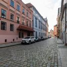 Radniční ulice: průhled ulicí od Solné branky směrem k náměstí Přemysla Otakara II.; foto Nebe 2020.
