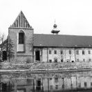 Řády a kongregace: dominikánský konvent na slepém rameni Malše, 1981; archiv Pavel Šafr.