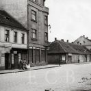 Rudolfovská třída: pohled na severní frontu domů, 1933, sbírka J. Dvořáka; SOkA.