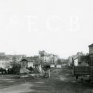 Rybní ulice: průhled směrem k ulici U Tří lvů, uprostřed domek posledního měštana, pekaře Cvacha, asi 1947, sbírka J. Dvořáka; SOkA.
