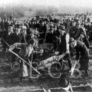 Sokolský ostrov: stavba stadionu na Sokolském ostrově 1924; ze sbírky J. Dvořáka.