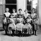 Sokol: cvičenky Sokola I, kolem 1900; archiv J. Štumbauera.