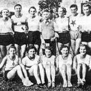 Sport a tělesná výchova: atletické družstvo z poloviny 20. století; archiv J. Štumbauera.