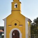 Šindlovy Dvory: kaplička na návsi; foto Nebe 2018.