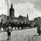Slavnosti: sokolské slavnosti na náměstí, 1930, sbírka J. Dvořáka; SOkA.