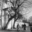 Slepé rameno: korzo kolem Slepého ramene za areálem dominikánského kláštera, foto z 60. let 20. stol.; sbírka J. Dvořáka.