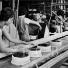 Smaltovny: výroba kuchyňského nádobí, Sfinx 1967; archiv O. Seppa.