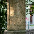 Sochařství: pomník Otokara Mokrého od Františka Bílka v ulici Na Sadech; foto Nebe 2020.