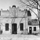 Sokol: malá sokolovna v zahradě za Besedou 1885; archiv T. J. Sokol ČB.