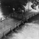 Sokolovny: Brána borců při záplavách 1925; sbírka J. Dvořáka.