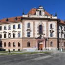 Soudnictví: severozápadní pohled na budovu Justičního paláce; foto Nebe 2022.