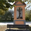 Srubec: výklenková kaplička na začátku ulice Do Mladého; foto Nebe 2018.