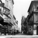 Ulice Dr. Stejskala: průhled ulicí k náměstí Přemysla Otakara II., 30. léta 20. století; ze sbírek Jihočeského muzea v Českých Budějovicích.