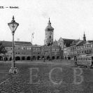 Veřejné osvětlení: plynové lampy na náměstí Přemysla Otakara II., počátek 20. století; sbírka J. Dvořáka.