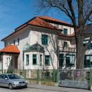 Vily: Westenova vila vystavěna 1912—1913 podle projektu renomovaných vídeňských architektů Hanse Dworzaka a Pompea Ritter von Wolffa; foto Nebe 2021.