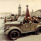 Vojenská posádka: nastoupené vojsko při přehlídce k 20. výročí osvobození Československa, 9. května 1965; sbírka J. Dvořáka; SOkA. 