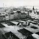 Vojenská posádka: vojenská přehlídka na oslavu 28. října, asi roku 1920; sbírka J. Dvořáka; SOkA. 