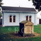 Židovské hřbitovy: památník obětí genocidy a padlých židovských vojáků na židovském hřbitově (1950); foto O. Sepp 1998.