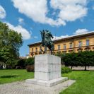 Žižkova třída: socha Jana Žižky od sochaře Karla Dvořáka; foto Nebe 2020.