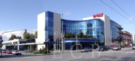 Budějovický Budvar: moderní budova obchodně ekonomického centra Budvaru s návštěvnickým centrem, foto I. Hajn 2005.