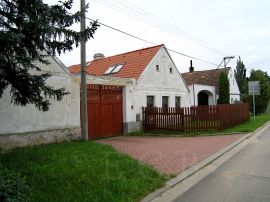 Černý Dub: původní usedlost čp. 13 s památkovou hodnotou; foto K. Kuča 2005.