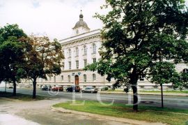 Chudobinec: objekt bývalého městského chudobince v ulici Boženy Němcové; foto O. Sepp 1998.