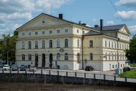 Dům kultury Slavie: pohled z Krumlovského mostu; foto Nebe 2020.