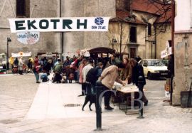 Ekologické hnutí: Ekotrh pořádala každoročně na Den životního prostředí nevládní organizace Rosa, 1997; archiv Rosy.
