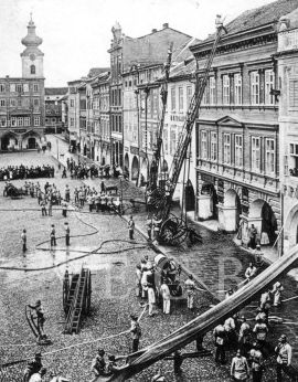 Hasiči: cvičení na náměstí z 2. poloviny 19. století; sbírka J. Dvořáka.