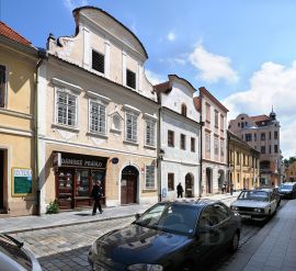 Hroznová ulice: průhled ulicí směrem ke Kněžské ulici; foto K. Kuča 2010.
