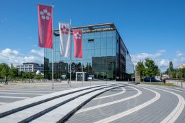 Jihočeská univerzita: budova rektorátu a filozofické fakulty Jihočeské univerzity byla otevřena 2009; foto Nebe 2020.