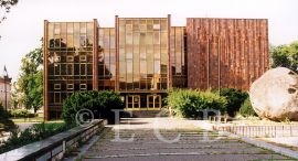 Knihovny: Jihočeská vědecká knihovna na Lidické třídě; foto O. Sepp 1998.