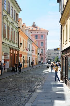 Kanovnická ulice: pohled na kanovnické domky směrem od Lannovy třídy; foto K. Kuča 2010.