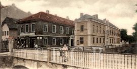 Lázně: staré městské lázně zvané Ferdinandovy v ulici Karla IV.; sbírka J. Dvořáka.