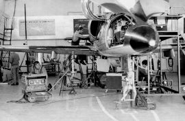 Letecké opravny: údržba letounu Aero L-39 Albatros 1985; archiv LOZ České Budějovice.