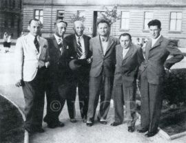 Linie: redakční kruh Linie, zleva Jiří Linhart, Rudolf Stejskal, Emil Pitter, Josef Stejskal, Karel Fleischmann a Oldřich Nouza; podle knihy Svatopluka Civiše Emil Pitter, 1978.