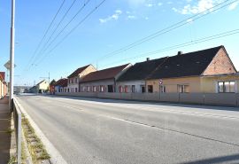 Nemanice: novější část vsi při Pražské třídě; foto Nebe 2018.