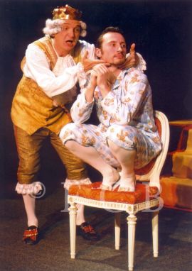 Ochotnické divadlo: Divadelní soubor J. K. Tyl, Trampoty pana krále; foto P. Zikmund 2005.