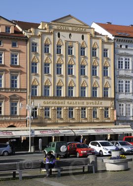 Obchodně společenská centra: Obchodní galerie Dvořák; foto K. Kuča 2012.